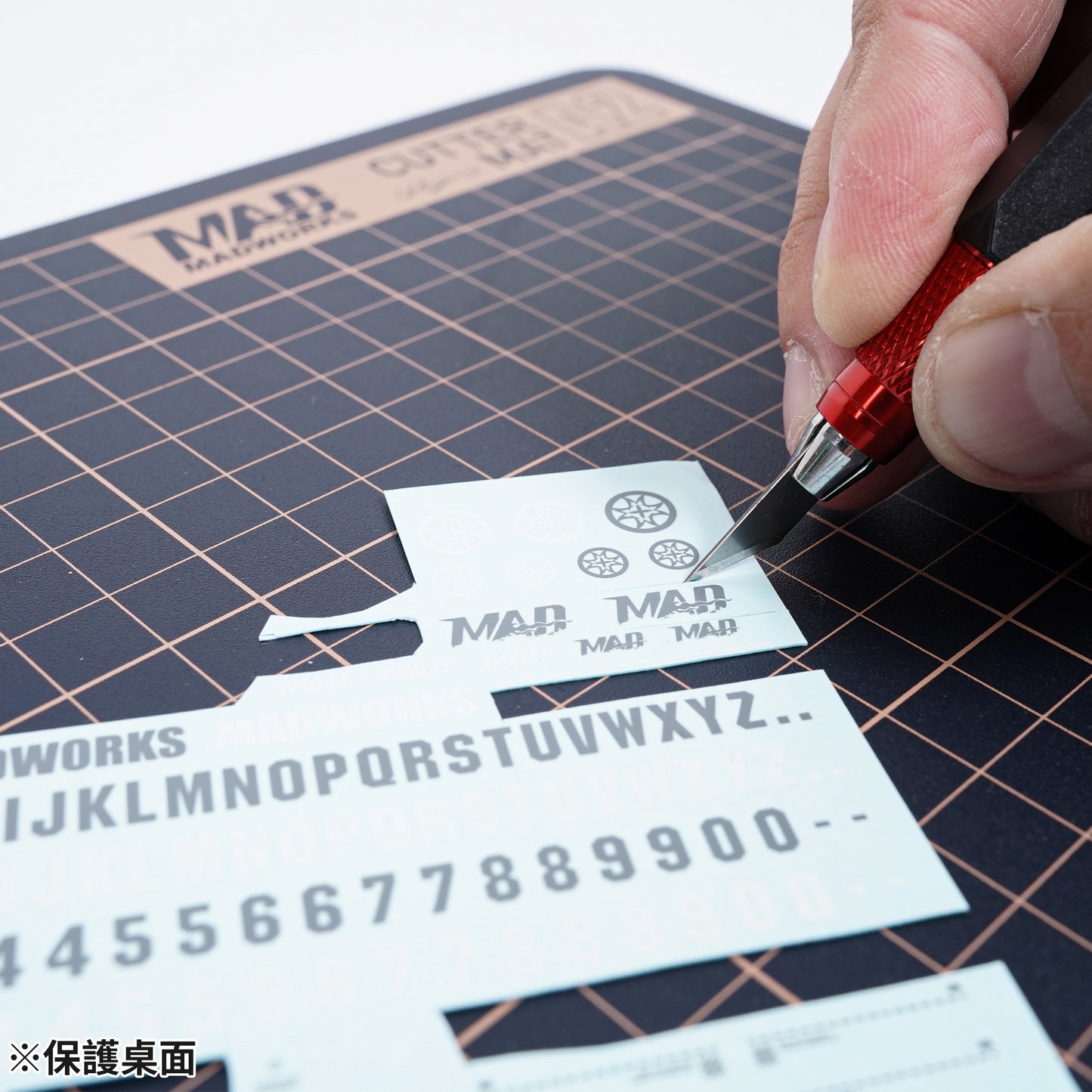 MH-28 A2 FOLDABLE MODEL CUTTING MAT (BLACK-WHITE