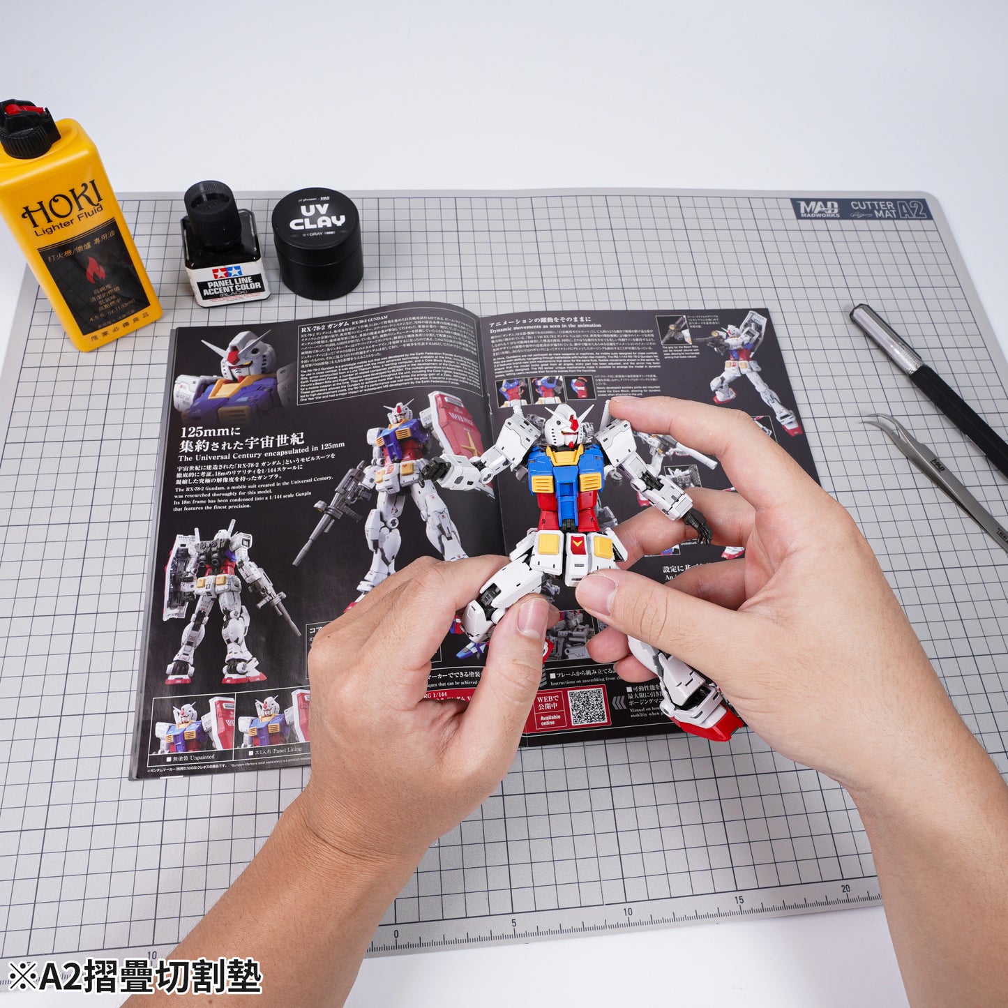 MH-28 A2 FOLDABLE MODEL CUTTING MAT (BLACK-WHITE