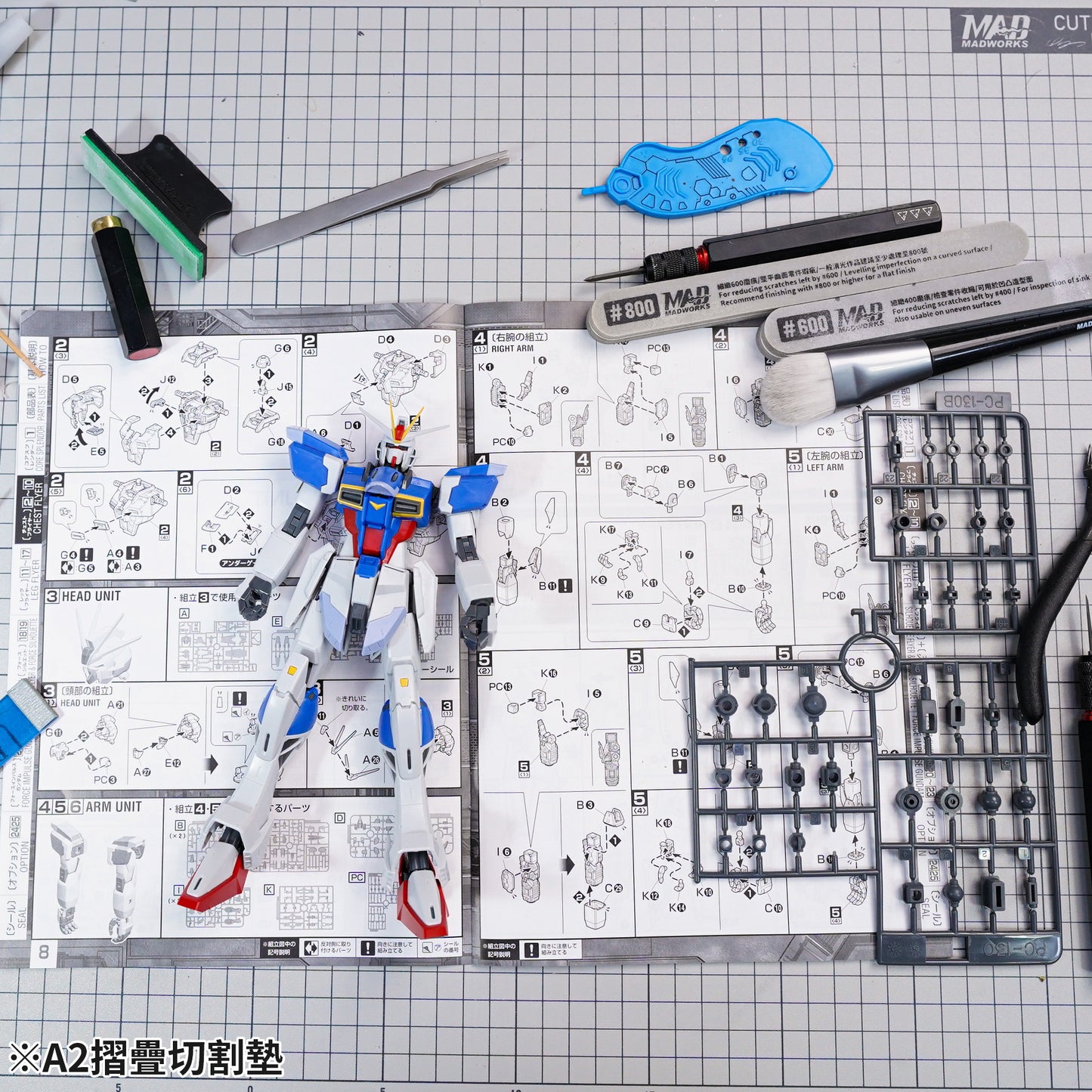 MH-28 A2 FOLDABLE MODEL CUTTING MAT (BLACK-WHITE