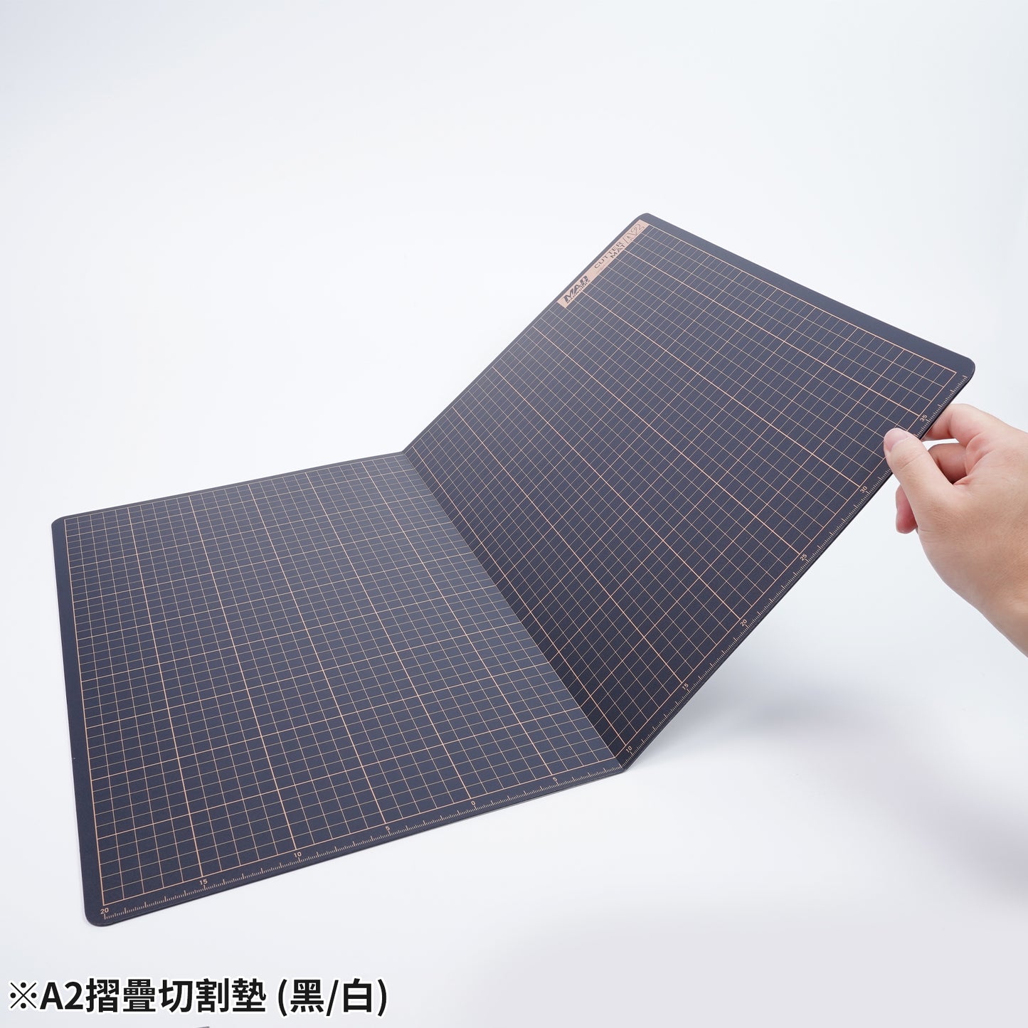 MH-28 A2 FOLDABLE MODEL CUTTING MAT (BLACK-WHITE