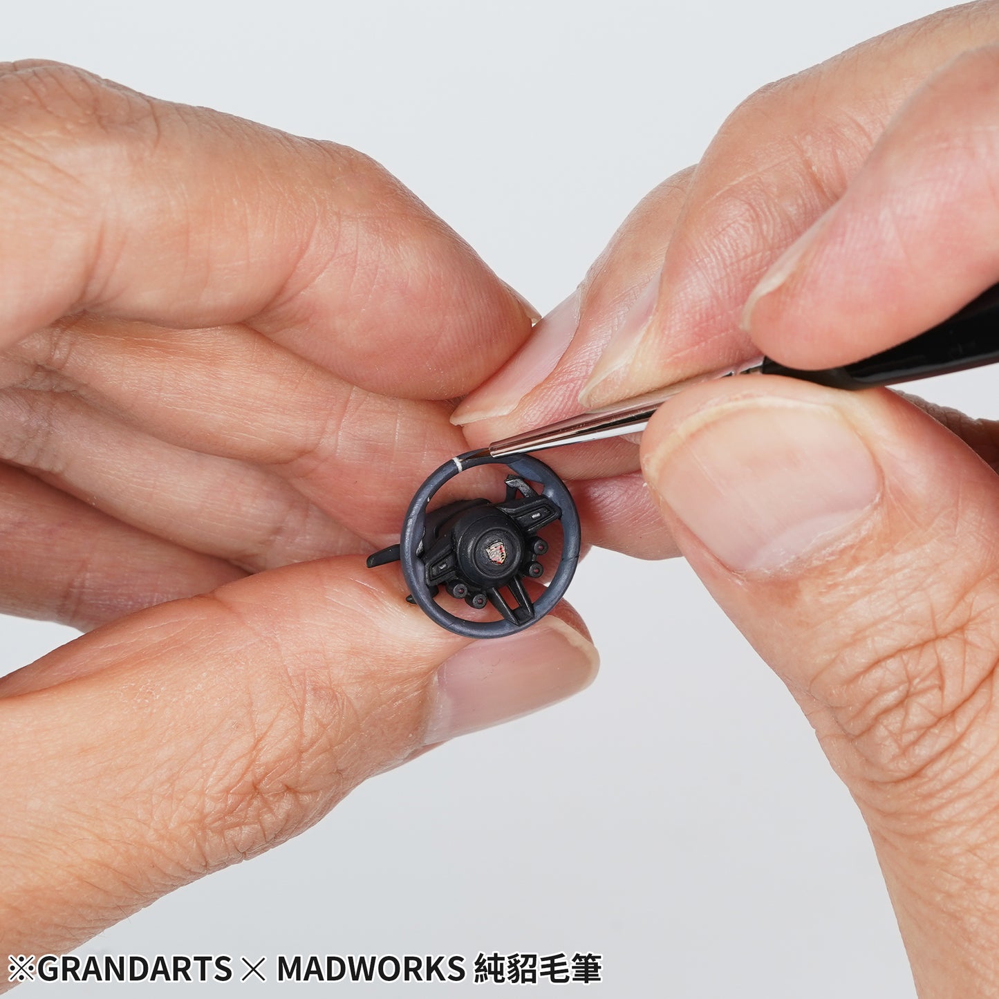 GM-01 GRANDARTSxMADWORKS PURE KOLINSKY PAINT BRUSHES (5PC SET)