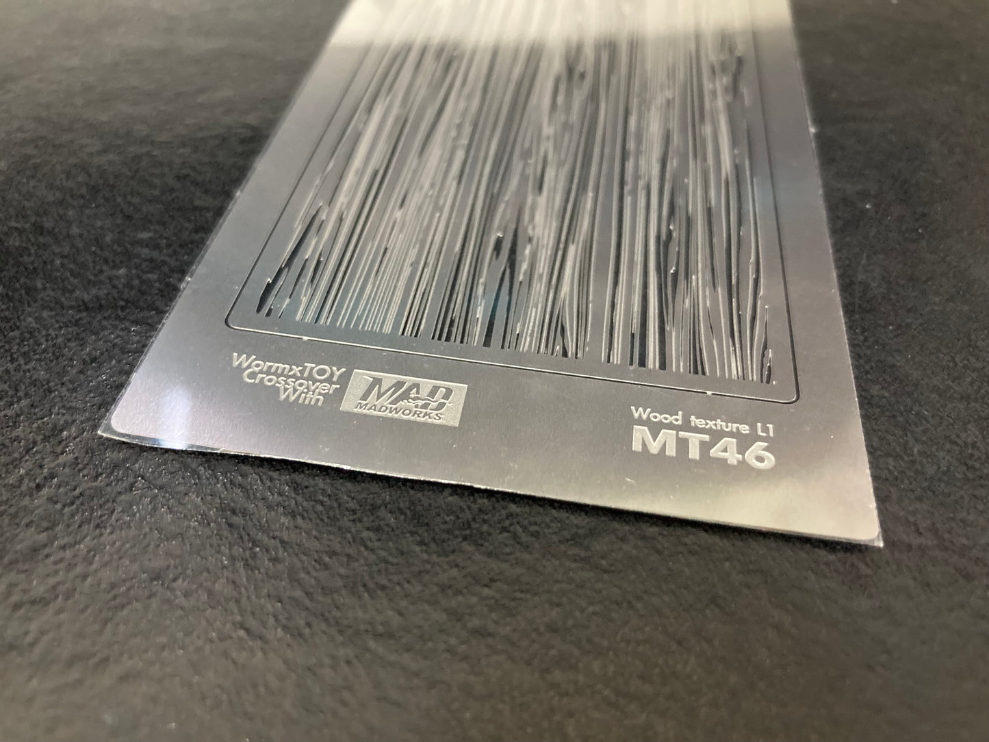 MT-46 Woodgrain Texture Stencil L1